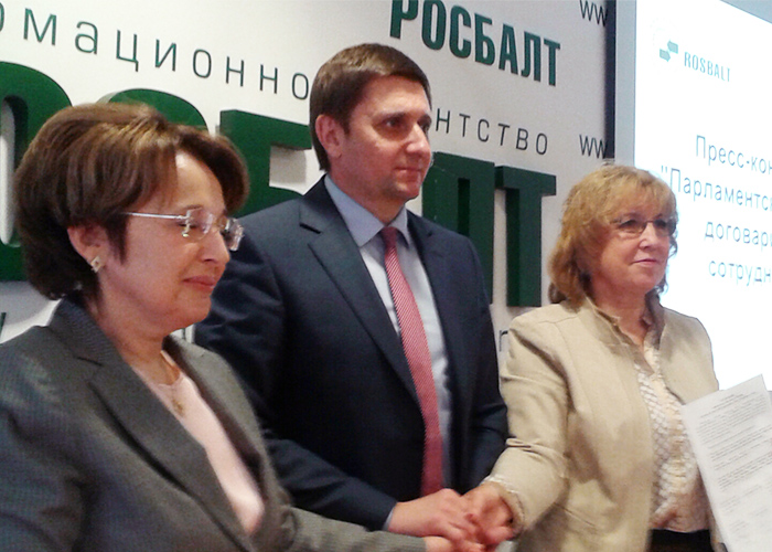 Союз трёх партий: Оксана Дмитриева, Андрей Палевич, Ольга Ходунова.  Фото: Татьяна ПЕТРОВА/Великая Эпоха  (The Epoch Times)